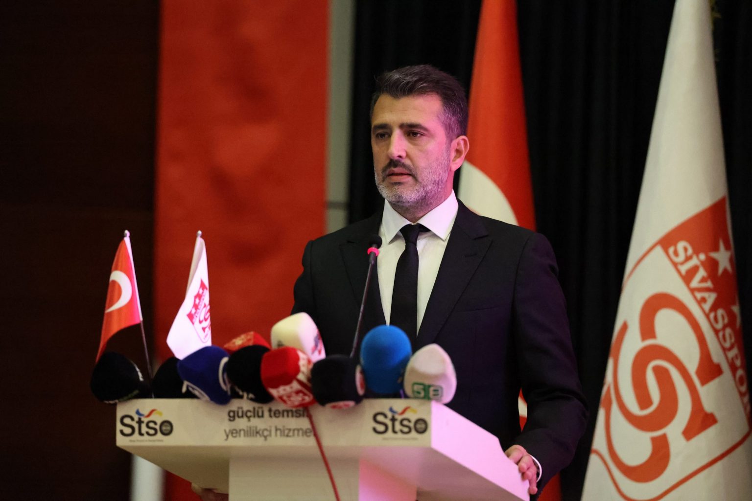 Sivasspor Kulübü Başkanı Gökhan Karagöl, başkanlık görevinden istifa ettiğini açıkladı.