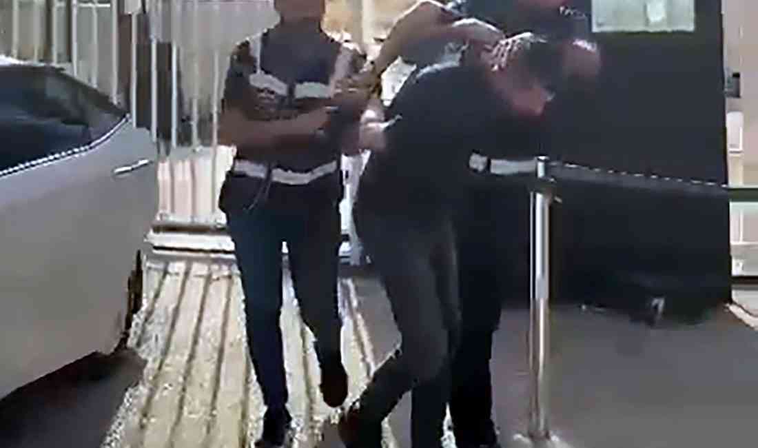 &nbsp; Telefonda Tartışan İki Arkadaş Buluşunca Kanlı Kavga Çıktı Adana’nın