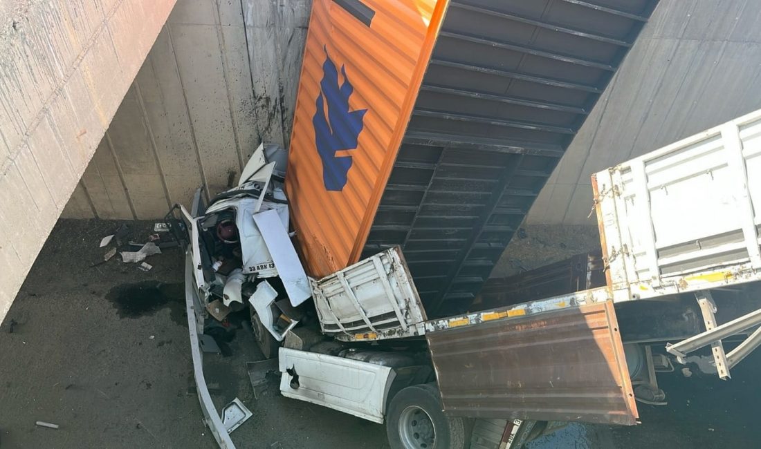 Gaziantep’in Nurdağı ilçesinde meydana gelen trafik kazasında, kamyonete çarpan TIR’ın