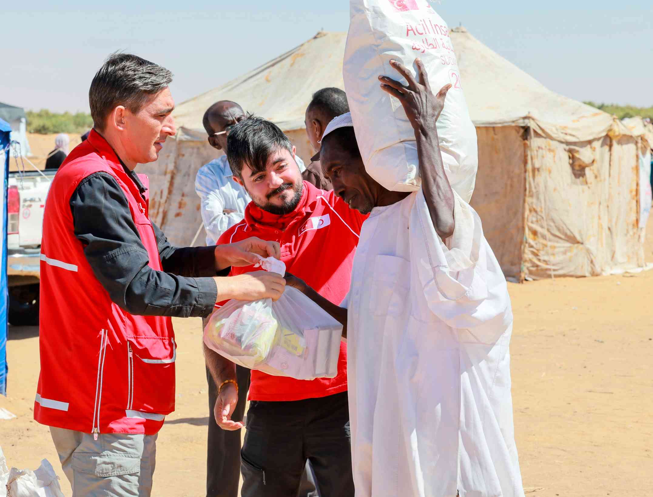 Türk Kızılay, Sudan’da artan çatışmalar nedeniyle yerinden edilen on binlerce