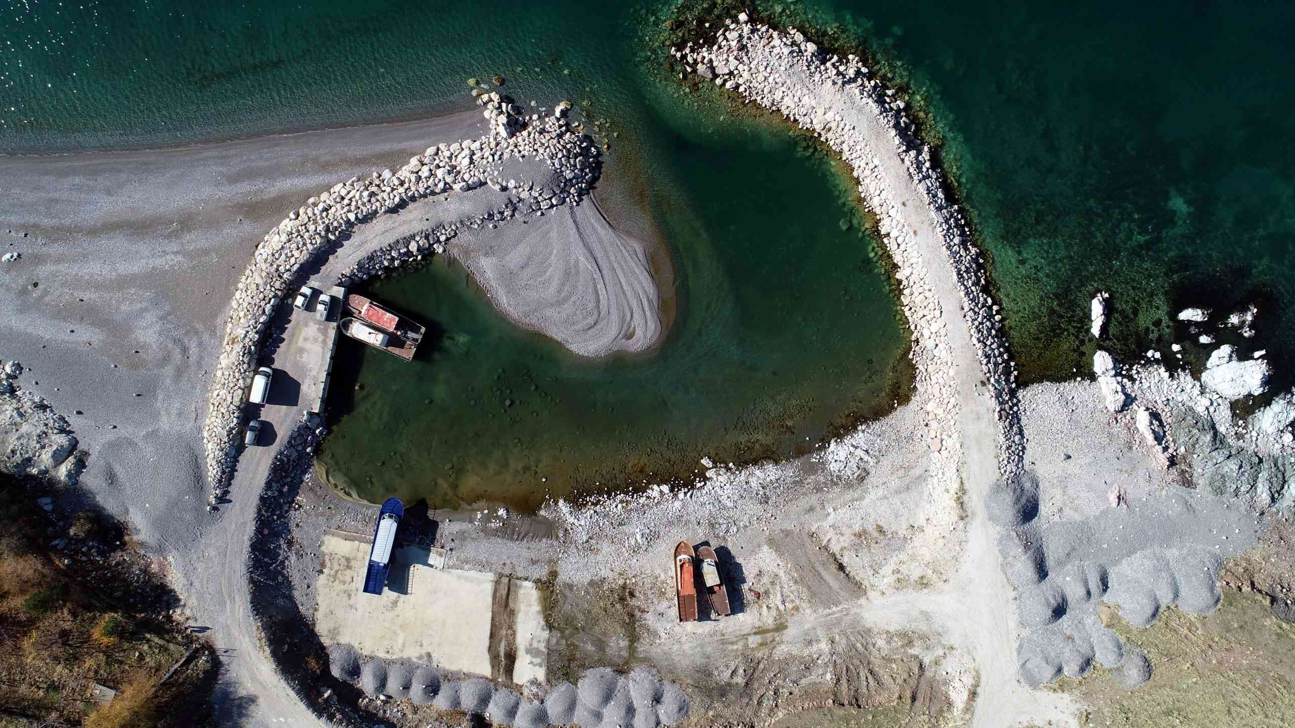 &nbsp; Azalan Su Seviyesi Balıkçılığa Darbe Vurdu Van’ın Tuşba ilçesi