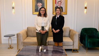 Yalova’nın başarılı koşucusu ve spor antrenörü Elif Numanoğlu, Yalova Valisi