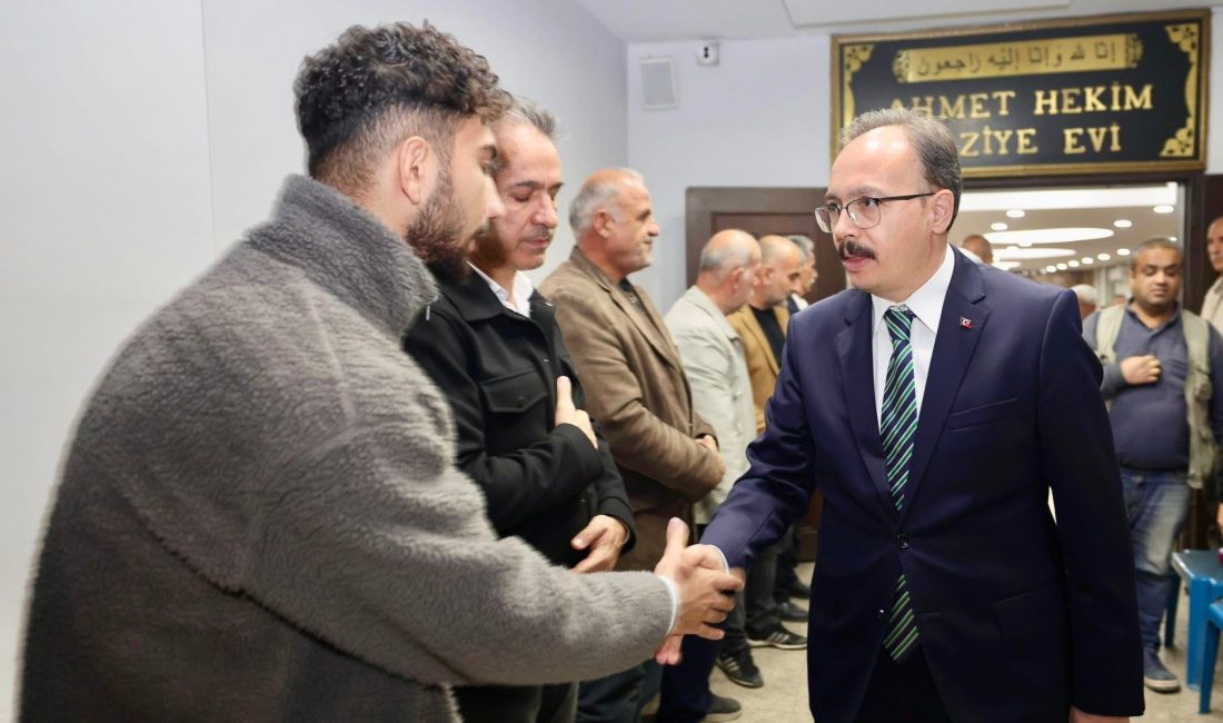 Siirt Valisi ve Belediye Başkan Vekili Dr. Kemal Kızılkaya, halk