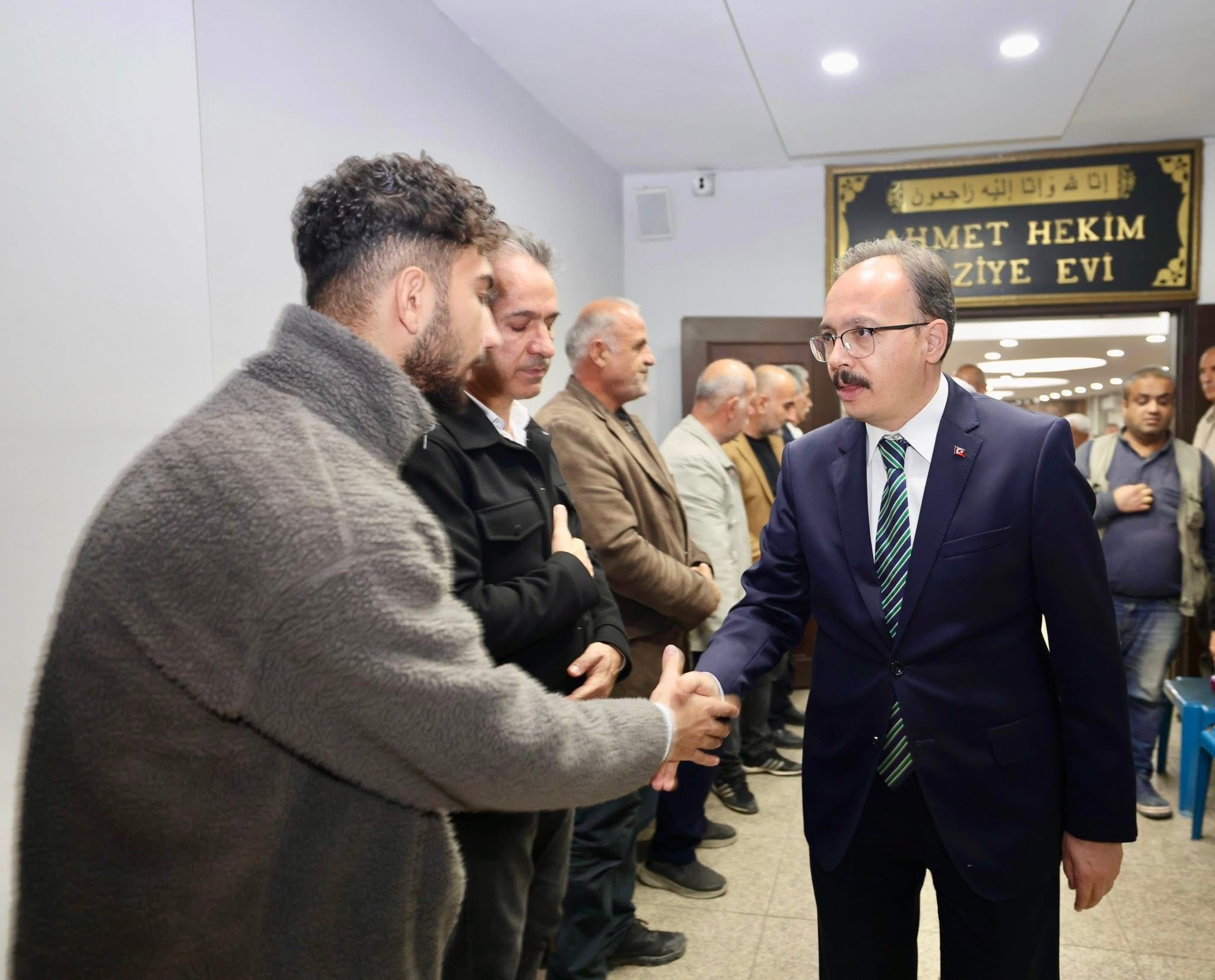 Siirt Valisi ve Belediye Başkan Vekili Dr. Kemal Kızılkaya, halk