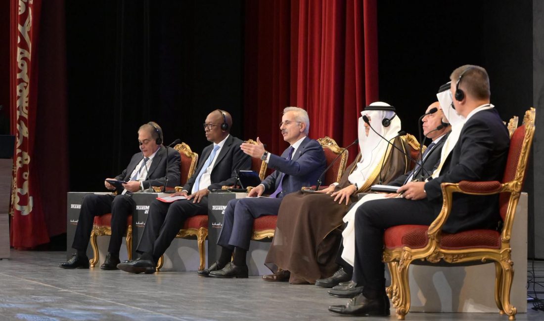 Ulaştırma ve Altyapı Bakanı Abdulkadir Uraloğlu, Mısır’ın başkenti Kahire’de düzenlenen