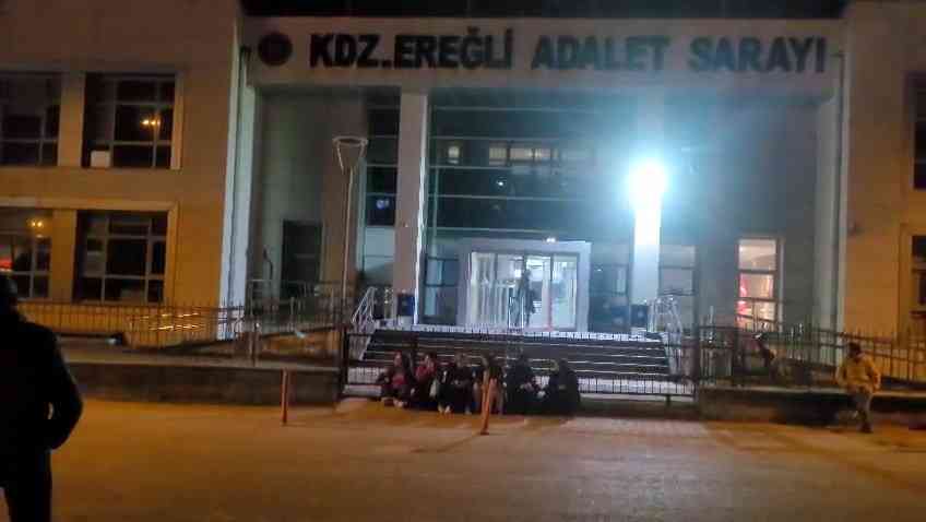 Zonguldak’ın Ereğli ilçesinde silah kaçakçılığına yönelik düzenlenen operasyonda 16 kişi