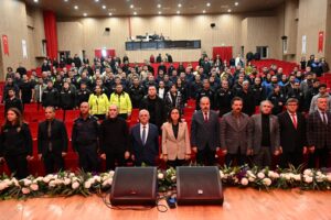 Yalova Emniyet Müdürlüğü ile Yalova Üniversitesi iş birliğinde düzenlenen söyleşi