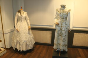 Türk, Rum ve Ermeni Kültürünün İzlerini Taşıyan 100 Yıllık Gelinlikler