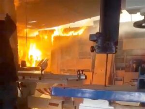 İtfaiyenin 1 Saatlik Müdahalesiyle Yangın Çevre Esnafa Sıçramadan Söndürüldü Gaziantep’in