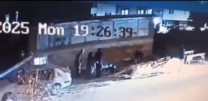 Osmangazi İlçesinde Sokaktaki Vatandaşlara Saldırarak 3 Kişiyi Yaralayan Köpek, Polis