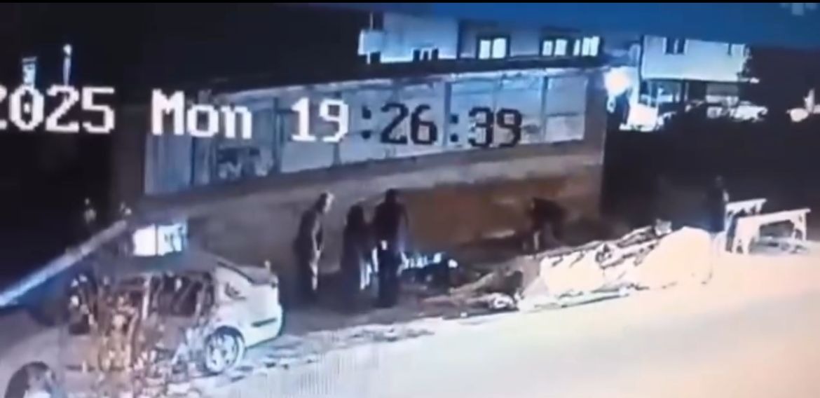 Osmangazi İlçesinde Sokaktaki Vatandaşlara Saldırarak 3 Kişiyi Yaralayan Köpek, Polis