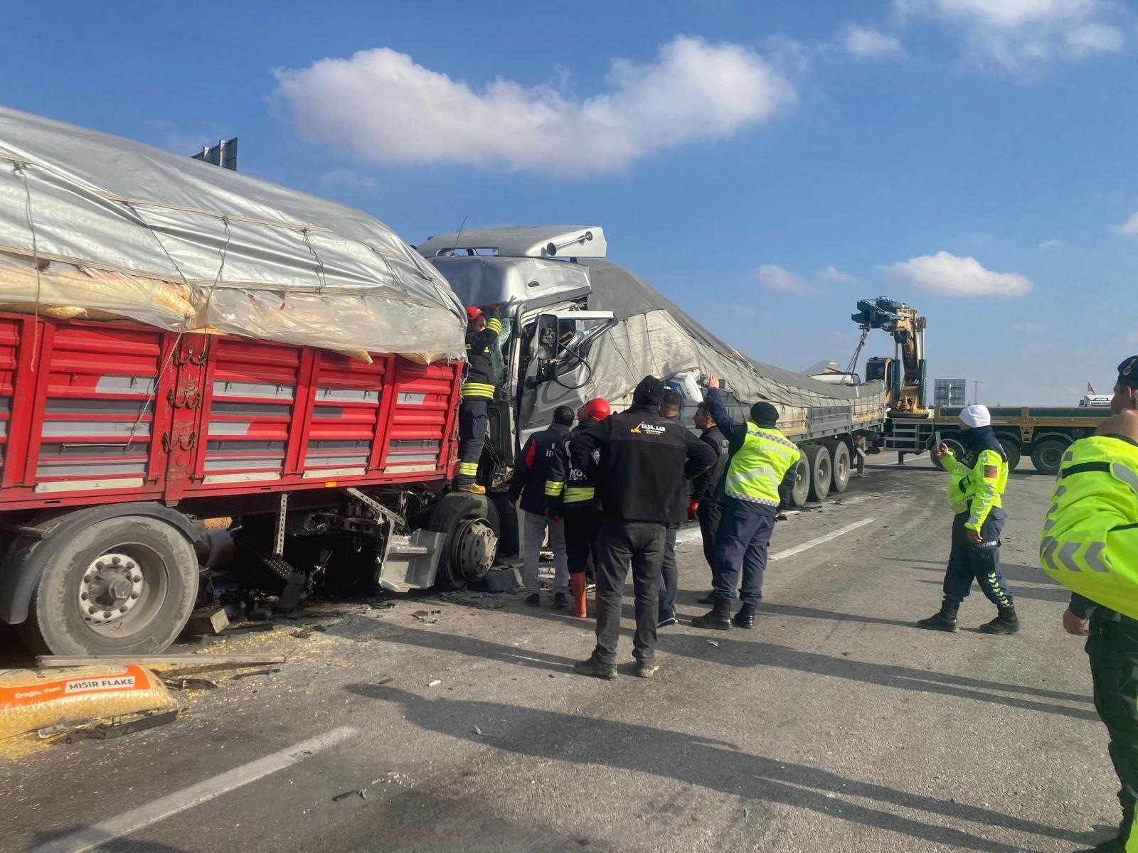 &nbsp; Kadınhanı Yakınlarında TIR’lar Denetim İstasyonu Girişinde Çarpıştı Konya’nın Kadınhanı