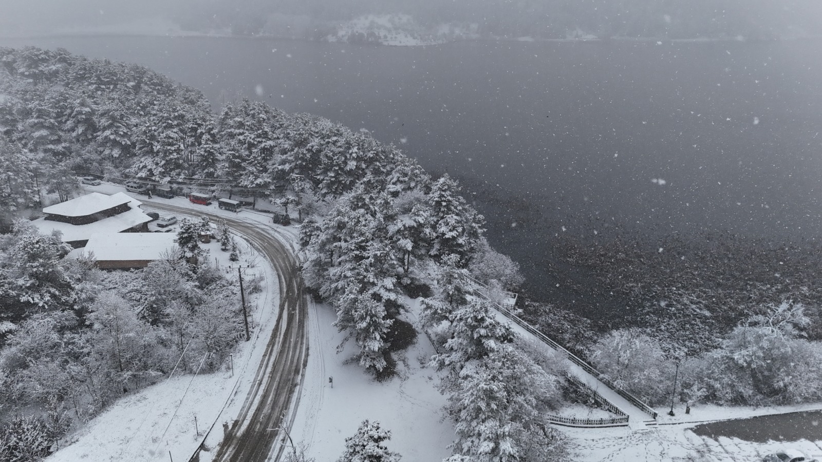 &nbsp; Abant’ta Kar Yağışı Sonrası Kartpostallık Manzara Oluştu Bolu’nun doğal