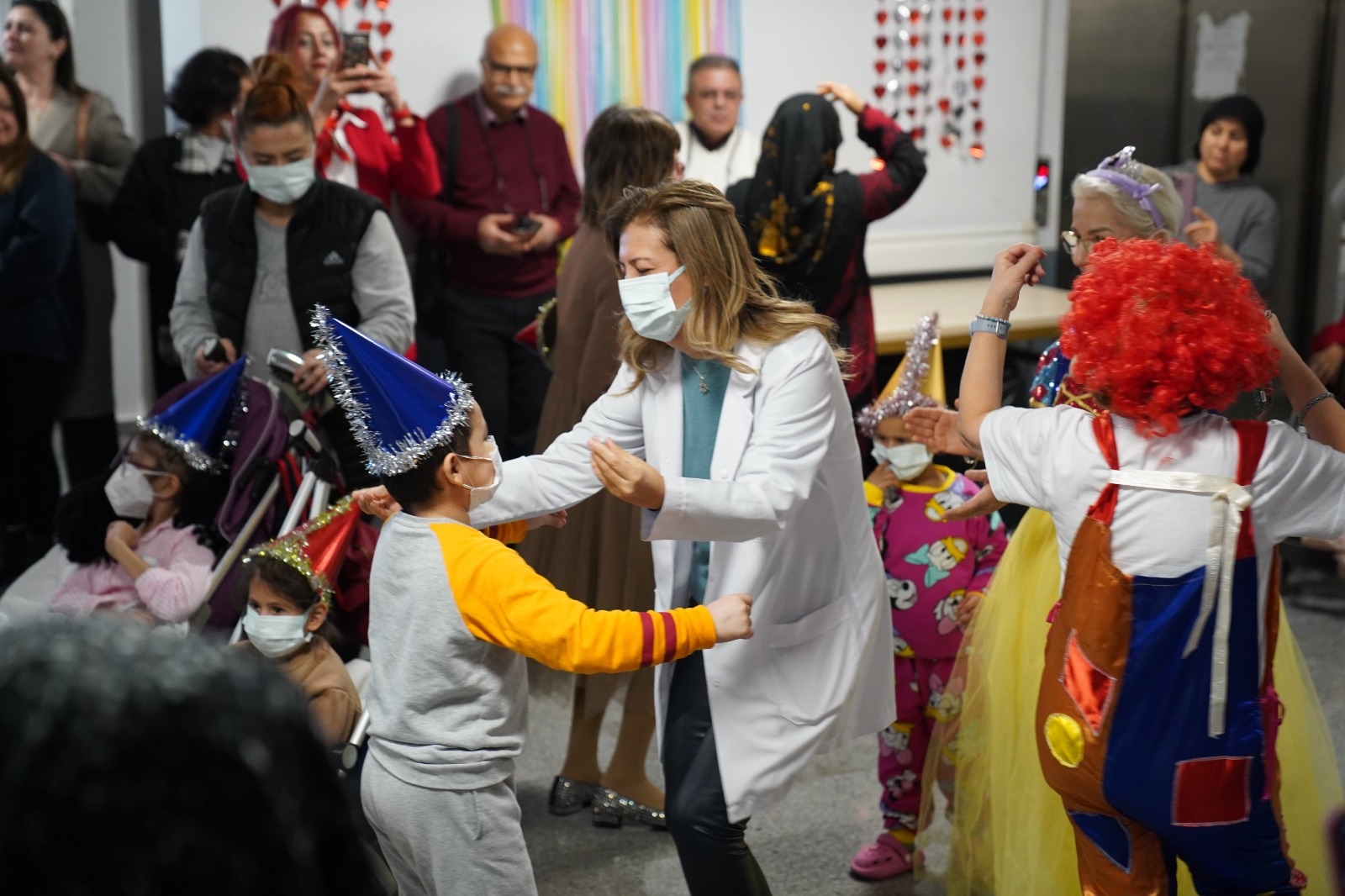 Çukurova Üniversitesi Onkoloji ve Hematoloji Hastanesi’nde Tedavi Gören Minikler Moral