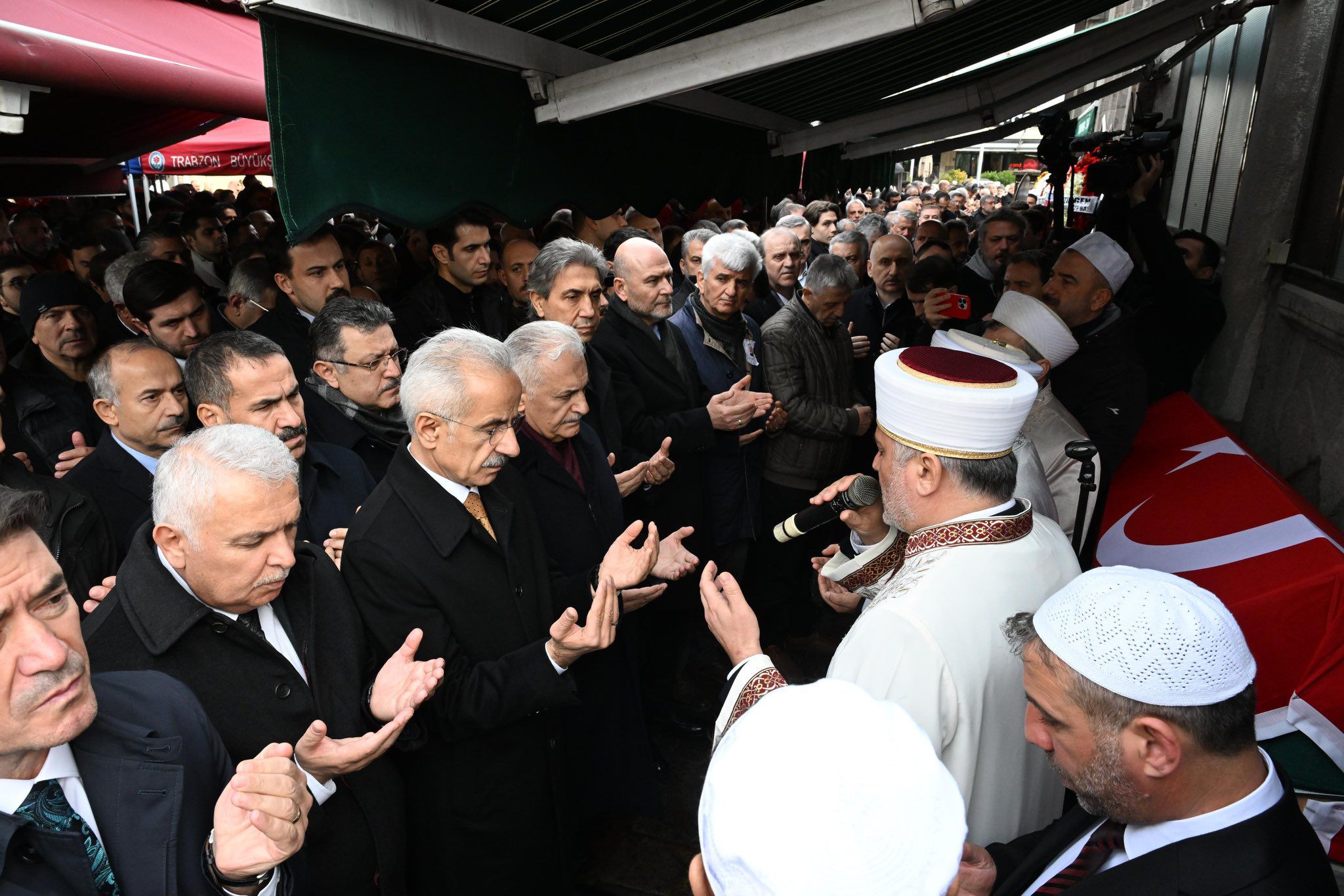 Ayşe Sula Köseoğlu’nun Eşi Prof. Dr. Mustafa Köseoğlu Trabzon’da Defnedildi