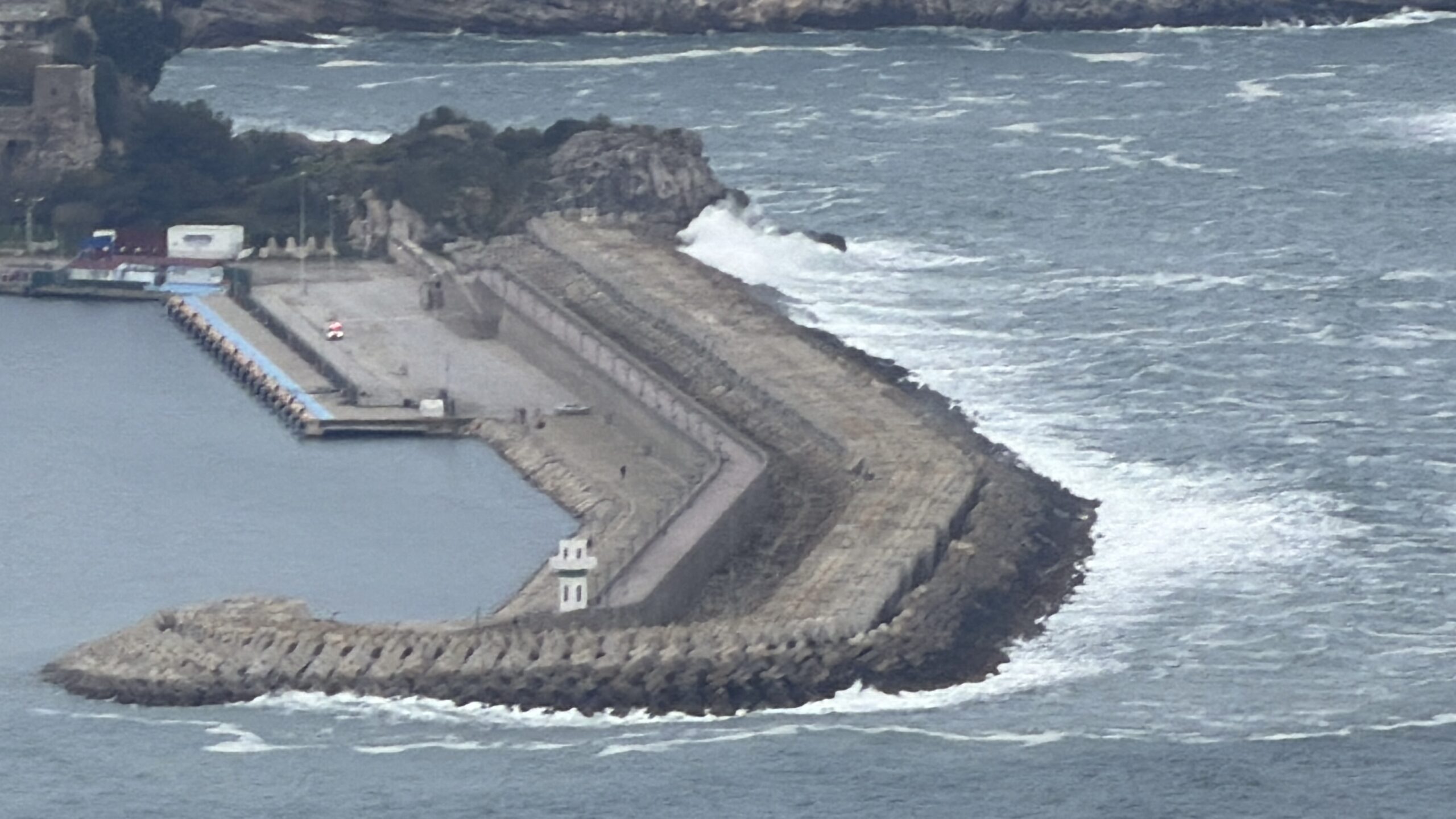 Bartın’ın Amasra İlçesinde Saatteki Hızı 50 Kilometreye Ulaşan Kuvvetli Rüzgar