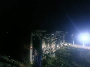 &nbsp; Yağışlı Yol Kazaya Sebep Oldu Ankara’nın Nallıhan ilçesinde, işçileri