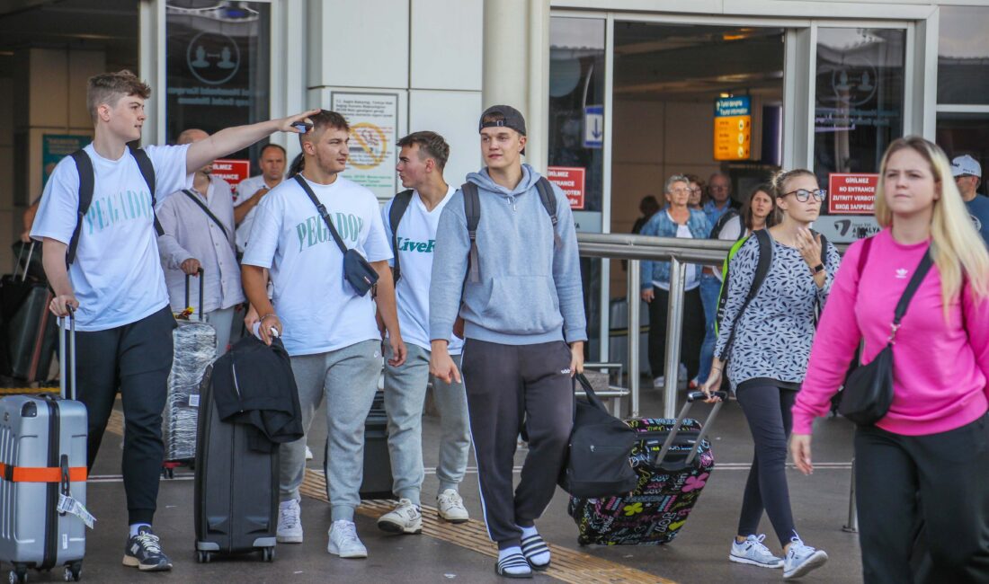 &nbsp; Ocak-Ekim Döneminde 16,3 Milyon Turist Antalya’yı Tercih Etti Antalya,