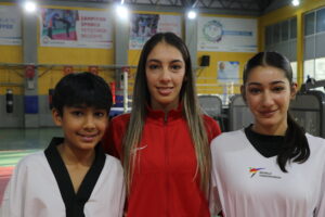 Kayseri’de komşusundan özenerek başladığı tekvandoda Türkiye dereceleri elde eden Nazlıcan