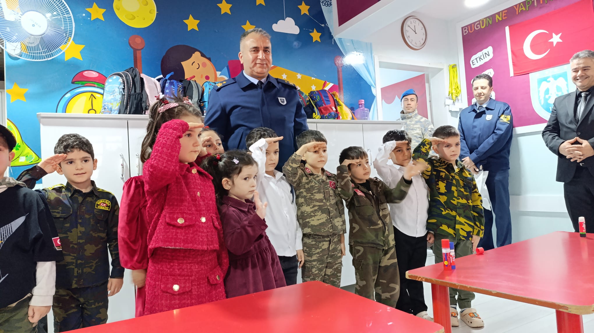 Amasya’da Bir Okulu Ziyaret Eden Tuğgeneral Halil Uğur Serin, Asker