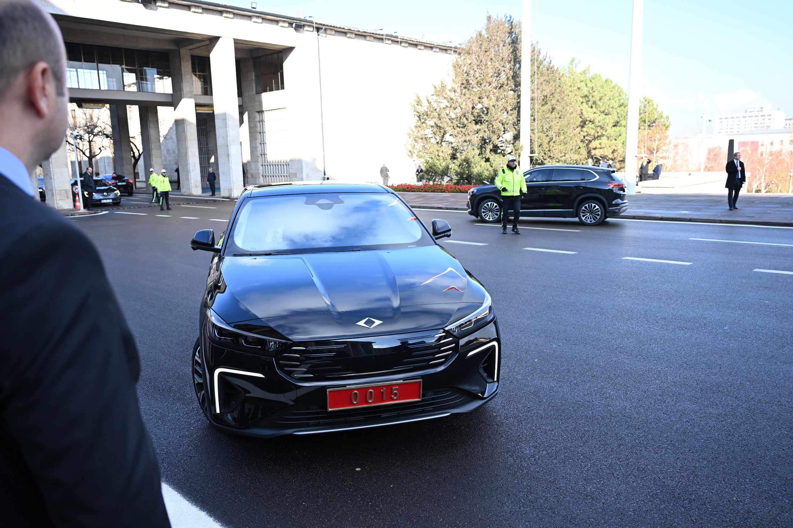 &nbsp; Bakan Kacır, T10F Makam Aracıyla Meclis’e Giriş Yaptı Sanayi