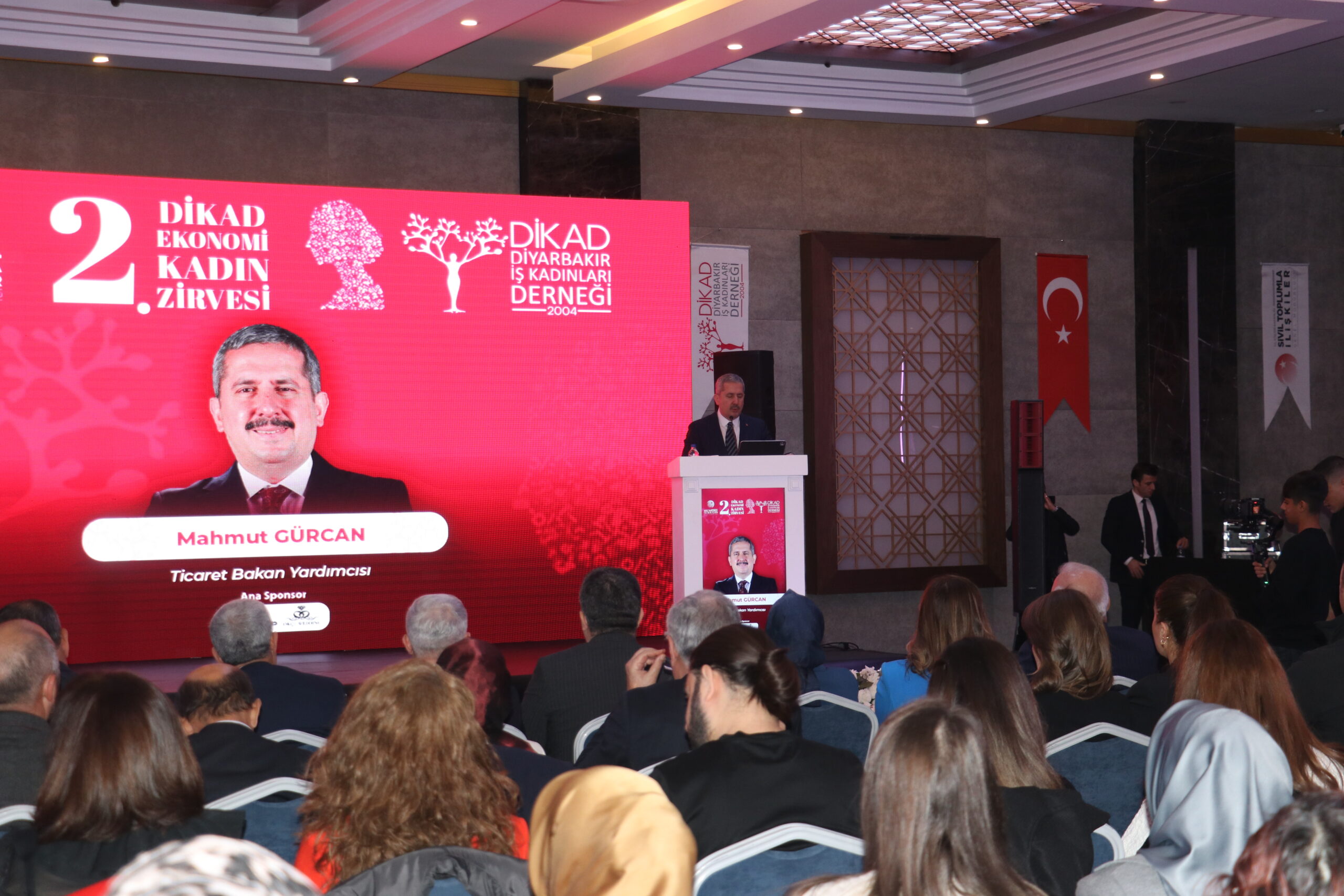 &nbsp; Diyarbakır’daki Kadın Zirvesinde Destek Paketleri Açıklandı Ticaret Bakan Yardımcısı