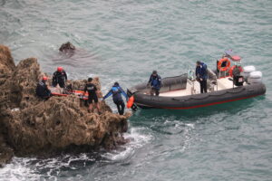 Antalya’da balık tutmak amacıyla 30 metrelik falezlerden inmeye çalışan 57
