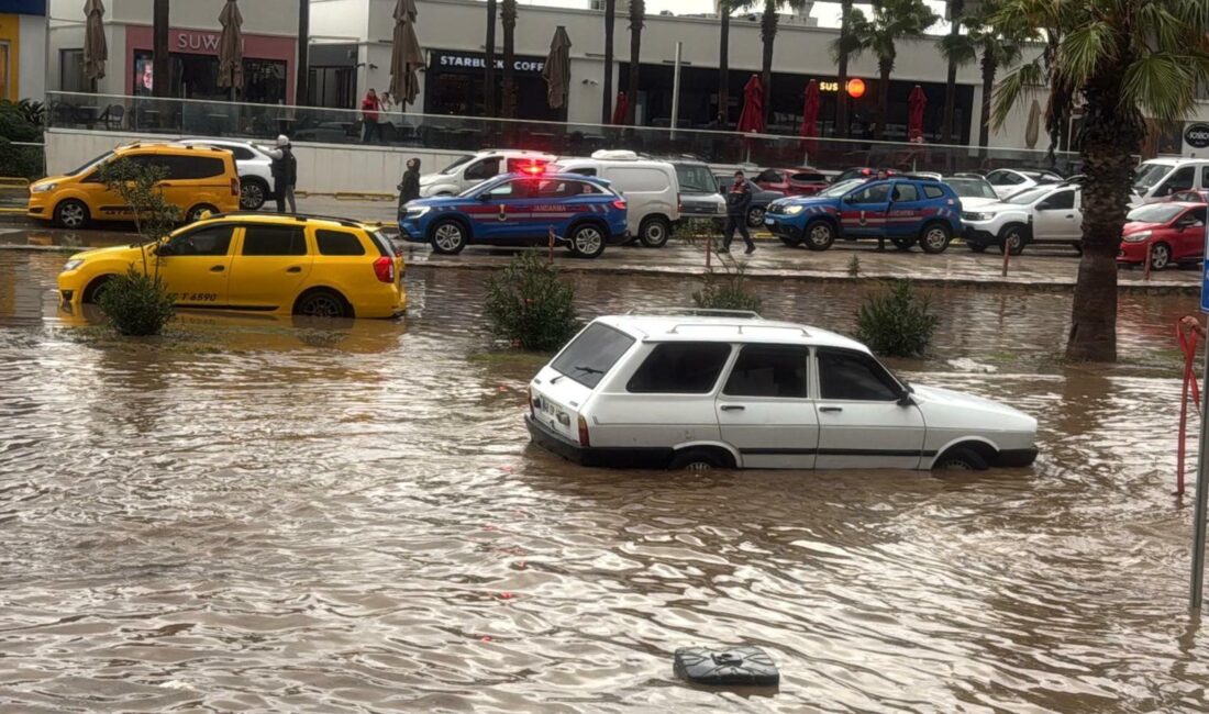 &nbsp; Cadde ve Sokaklar Göle Döndü, Araçlar Mahsur Kaldı Muğla’nın