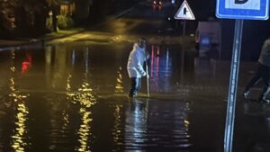 Muğla’nın Bodrum ilçesinde gece saatlerinde etkili olan şiddetli sağanak ve