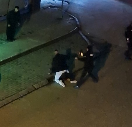 &nbsp; Mahalle Bekçisinin Gazdan Etkilendiği Olay Kameraya Yansıdı Bolu’da iki