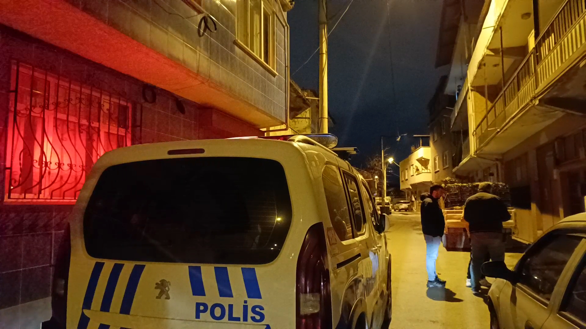 Bursa’nın Osmangazi ilçesinde, henüz bilinmeyen bir nedenle babasıyla tartışan genç,