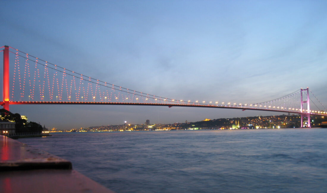 Çift Yönlü Ulaşım Askıya Alındı İstanbul Boğazı’nda etkili olan yoğun