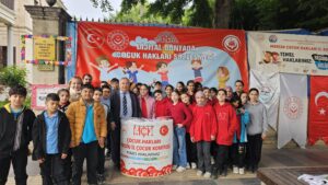 Bakanlık, Çocukları Dijital Dünyanın Risklerinden Korumak İçin Stantlar Kurdu Aile