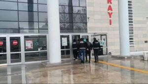 &nbsp; Özel Düzenekli Cihazlarla Kopya Çekenler Suçüstü Yakalandı Elazığ’da ehliyet