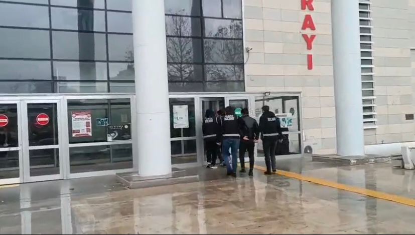 &nbsp; Özel Düzenekli Cihazlarla Kopya Çekenler Suçüstü Yakalandı Elazığ’da ehliyet