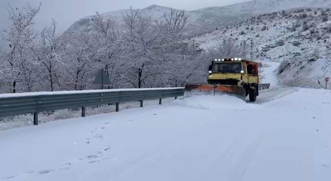 Elazığ’ın Yüksek Kesimlerinde Etkili Olan Kar Yağışı Ulaşımı Olumsuz Etkiledi;