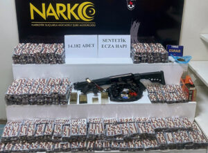 &nbsp; Narkotik Polisi B.Ö.’nün Ev ve İş Yerine Baskın Düzenledi