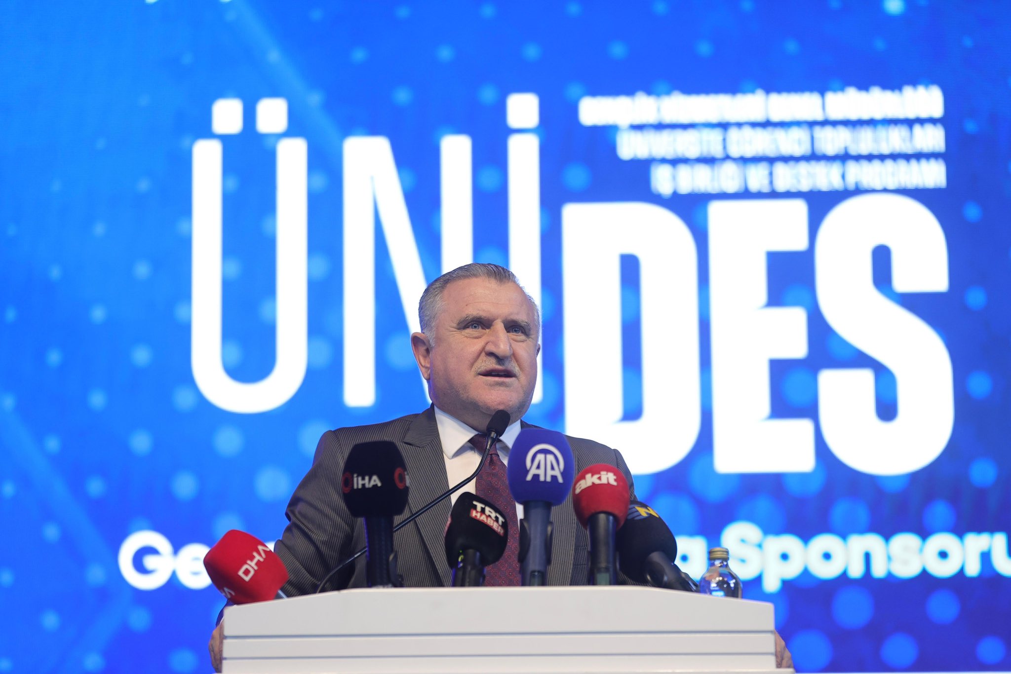 ÜNİDES Sertifika Programında Gençlere Mesaj: “Kendinize ve Ülkenize Güvenin” Gençlik