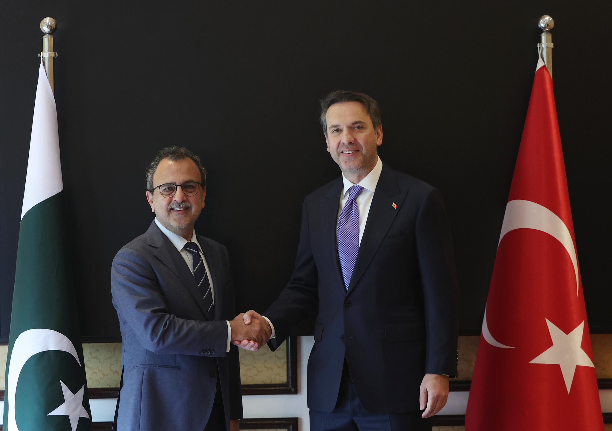 &nbsp; Elektrik Altyapısı ve Piyasa Düzenlemeleri Masaya Yatırıldı Enerji ve