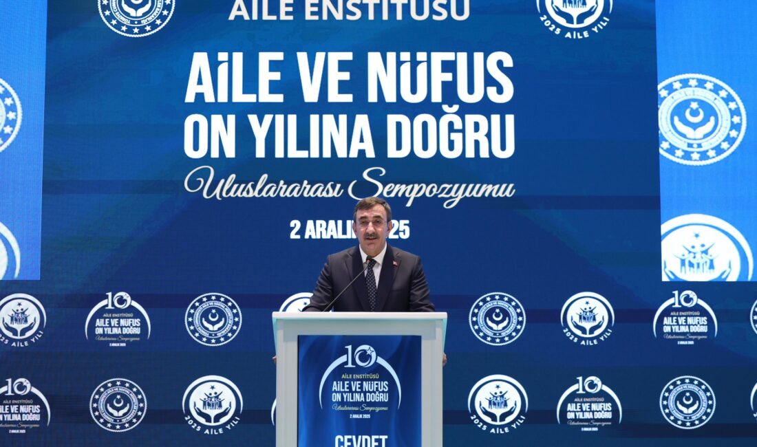 &nbsp; Cumhurbaşkanı Yardımcısı Cevdet Yılmaz: Doğurganlık Hızı Kritik Seviyede Cumhurbaşkanı