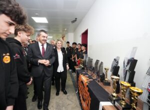 İstanbul Arnavutköy’de mesleki ve teknik liseyi ziyaret eden Milli Eğitim