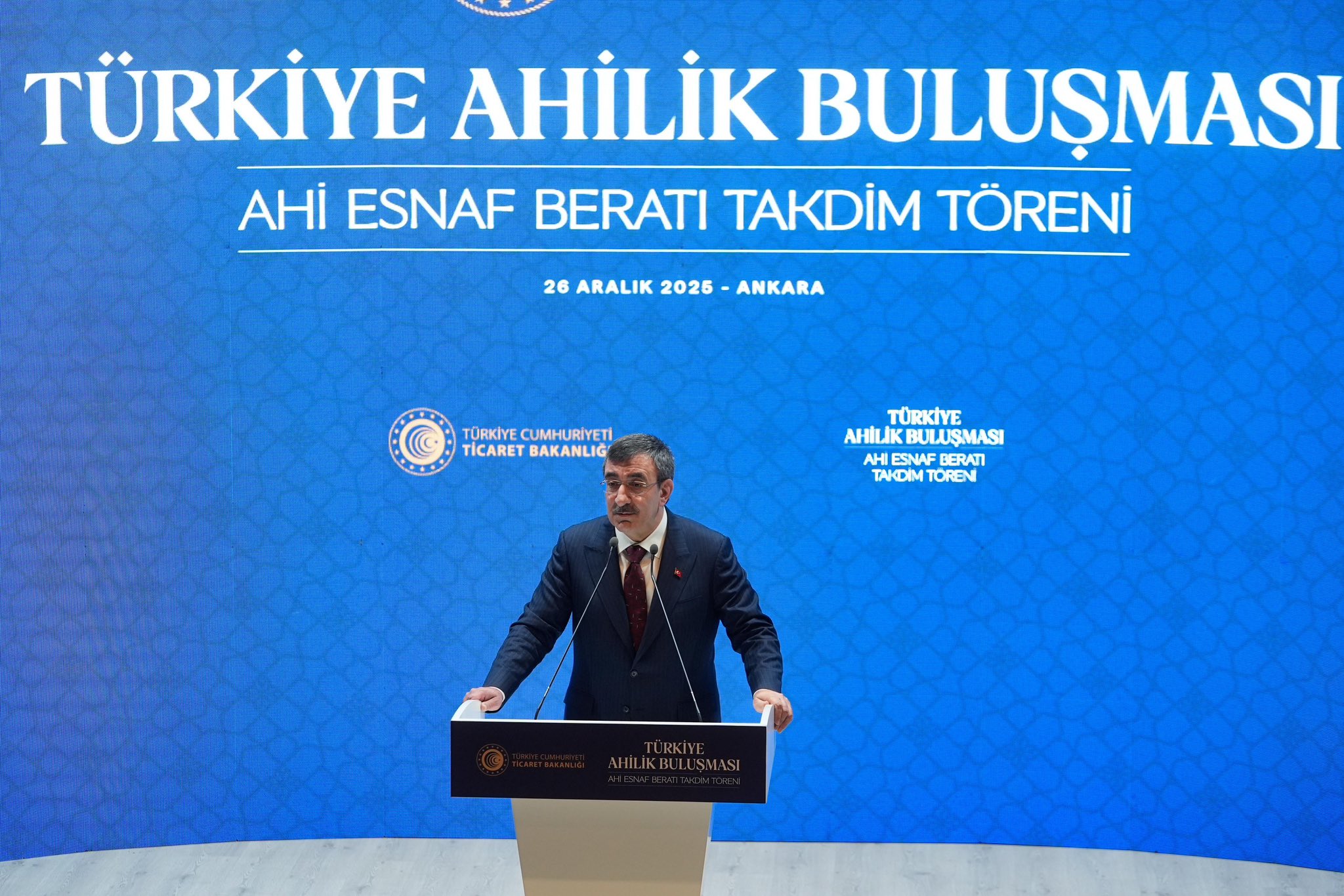 Cumhurbaşkanı Yardımcısı Cevdet Yılmaz, Enflasyonun 2027 Yılında Yeniden Tek Haneli
