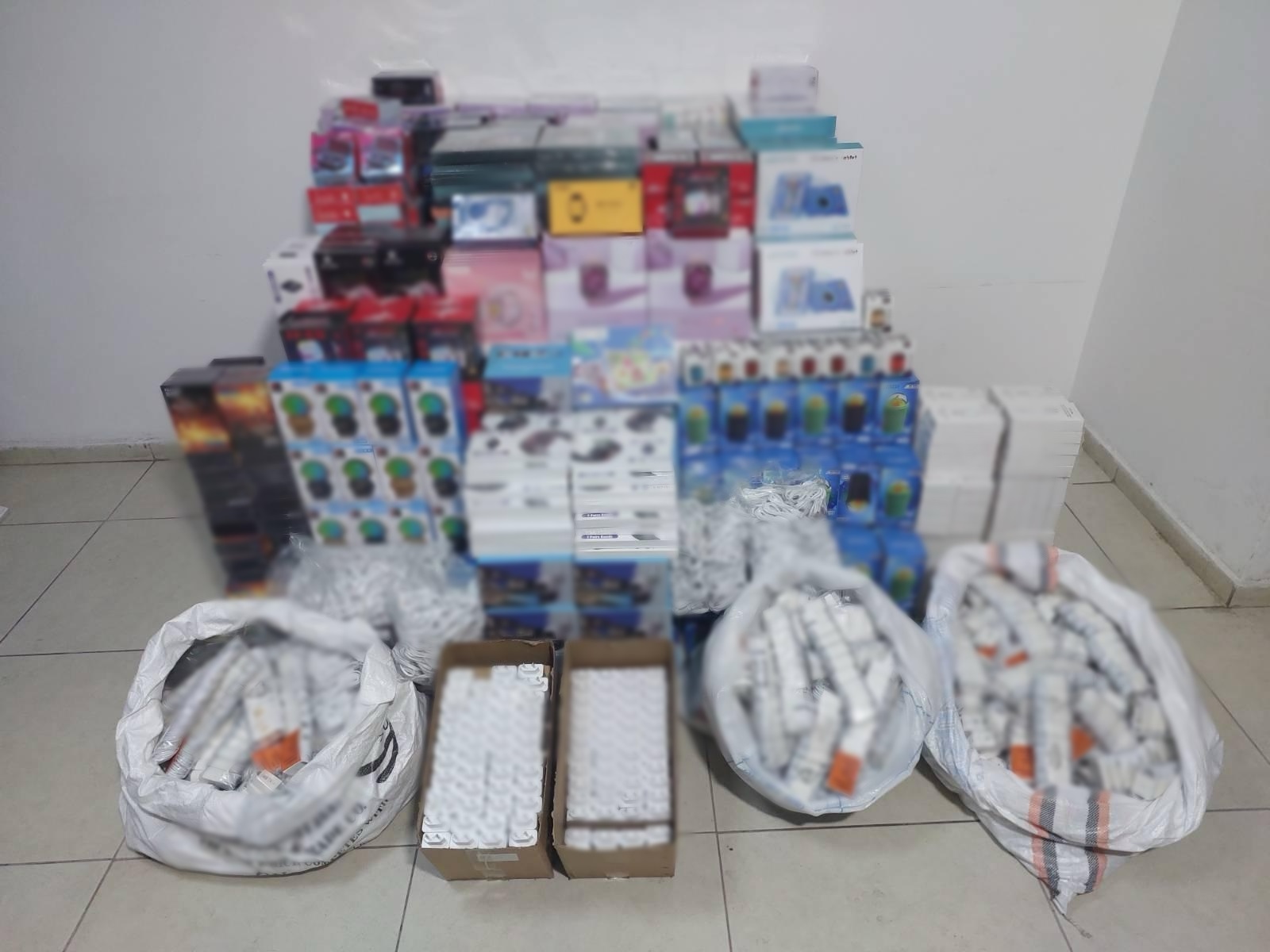 Gaziantep’te jandarma ekiplerinin bir iş yerine düzenlediği operasyonda, piyasa değeri