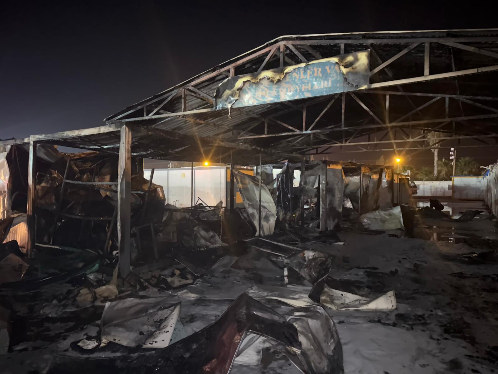 Alevler Kısa Sürede Yayıldı, 6 Konteyner Kullanılamaz Hale Geldi Hatay’ın