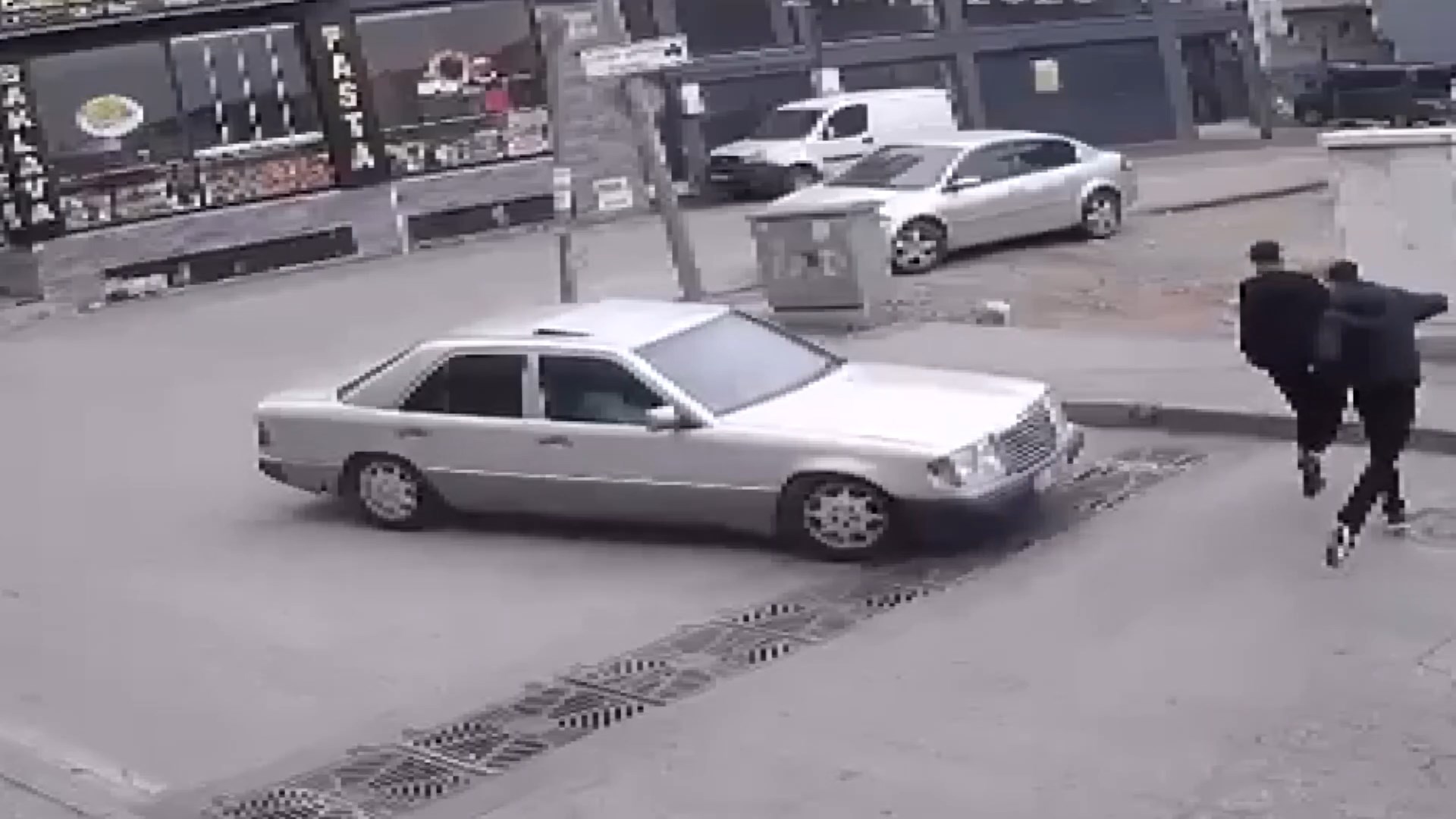 Yıldırım’da Korku Dolu Anlar: Husumetlilerini Kaçırmaya Çalıştı, Polisin Üzerine Araç