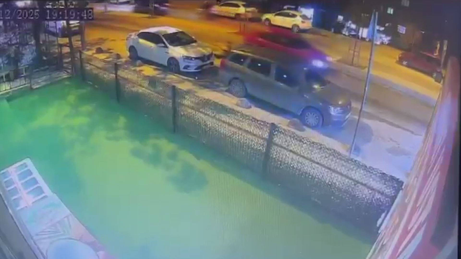 &nbsp; Yayaya Çarpan Araç Güvenlik Kamerasına Yansıdı Arnavutköy Mustafa Kemal