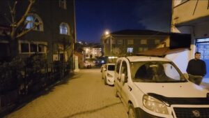 &nbsp; Motosikletli 2 Şüpheli Eve Silah Zoruyla Girdi, Aileyi Bantlayıp