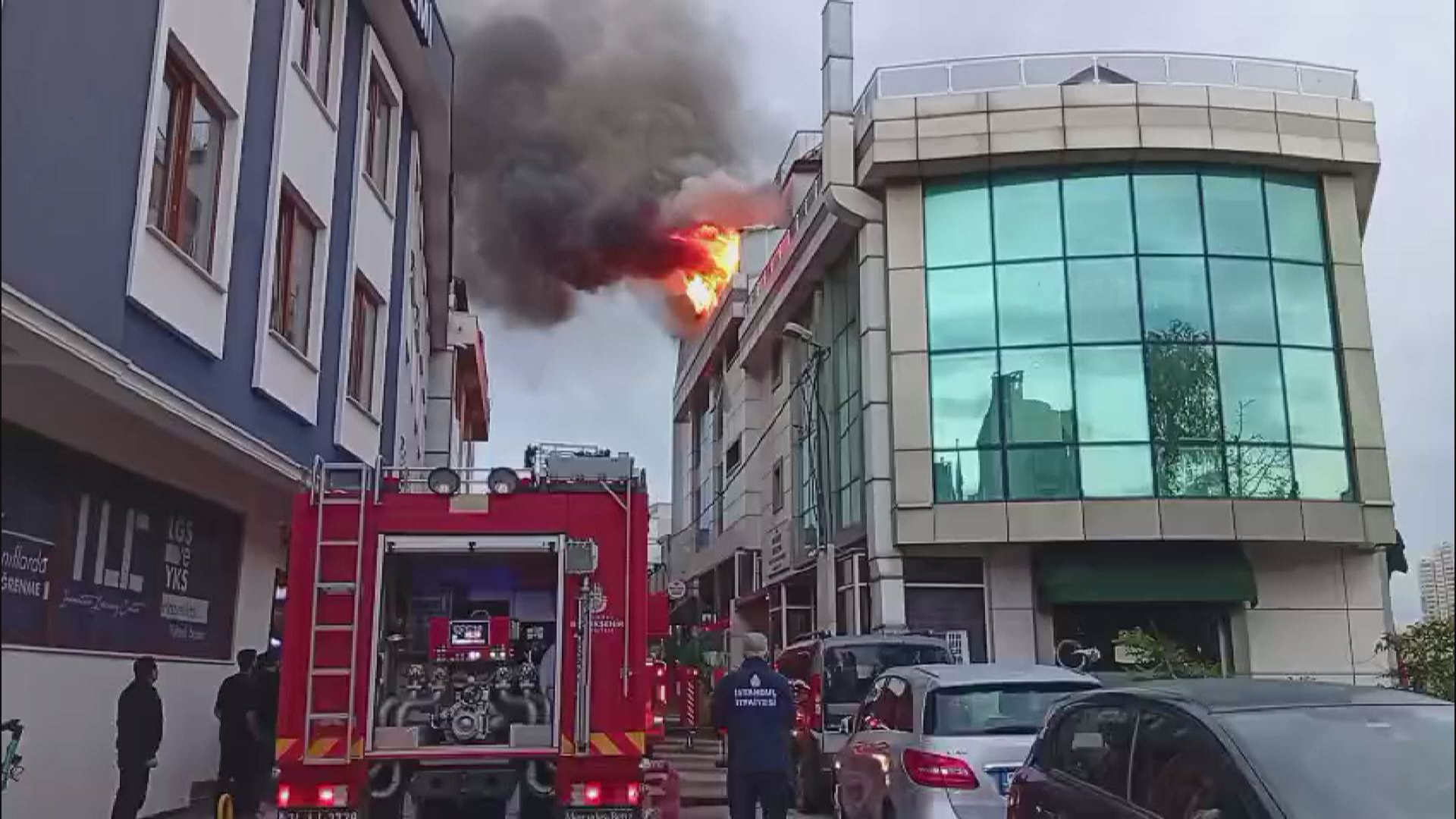 &nbsp; Küçükbakkalköy Mahallesi’ndeki Otelde Sabah Saatlerinde Yangın Çıktı İstanbul’un Ataşehir