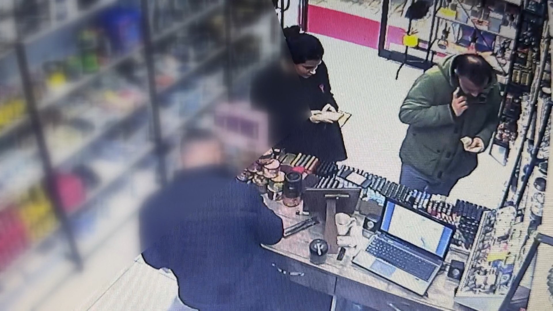 Ödeme Yaptığını Söyleyip Mağazadan Ayrıldı, Para Hesaba Geçmedi: Mağdur Esnaftan