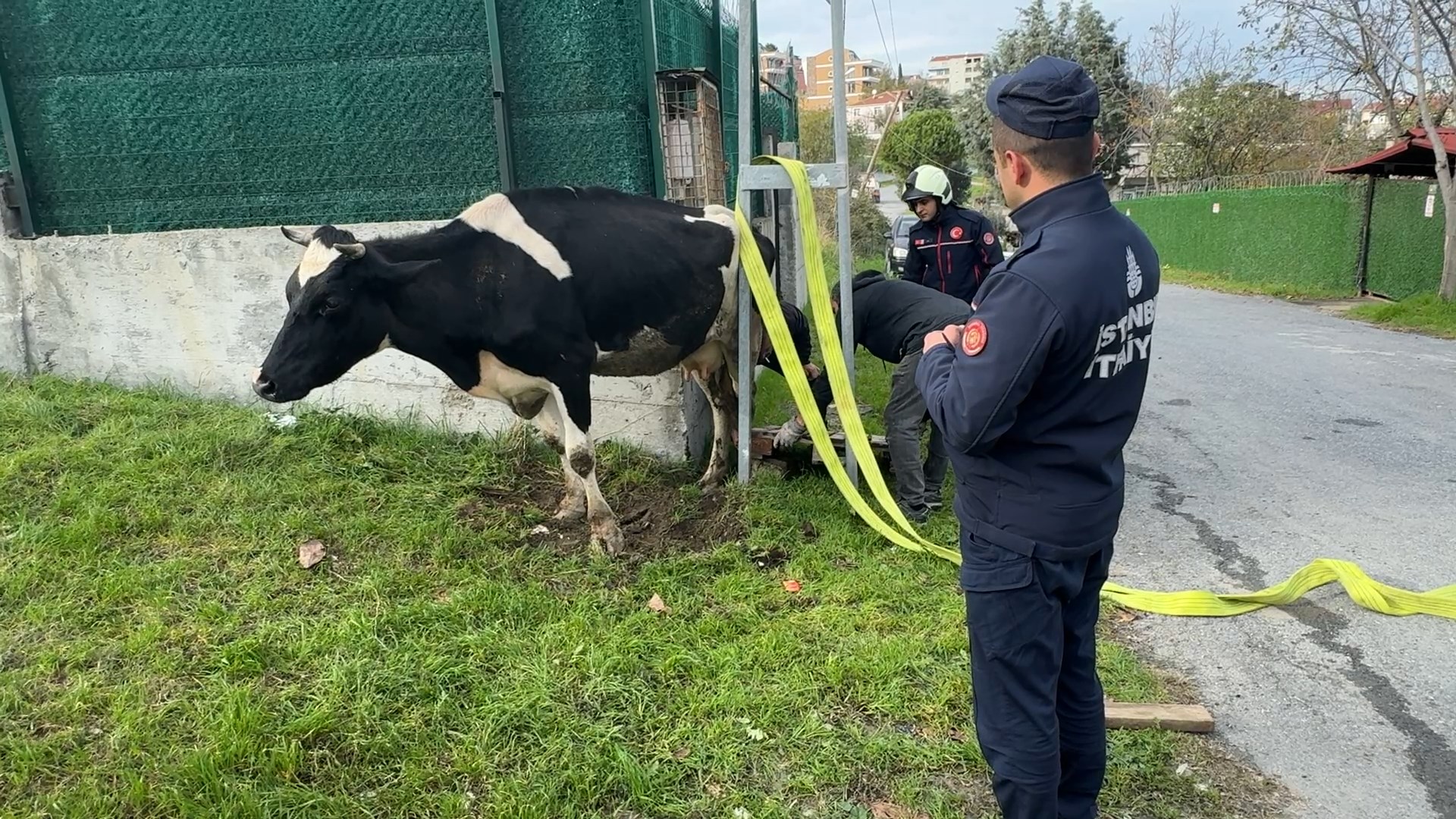&nbsp; İtfaiye ve Vinçle Kurtarma Operasyonu Avcılar Firuzköy Mahallesi, Poyraz